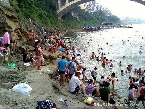 桂江一橋冬泳碼頭為改善游泳環(huán)境修建親水平臺